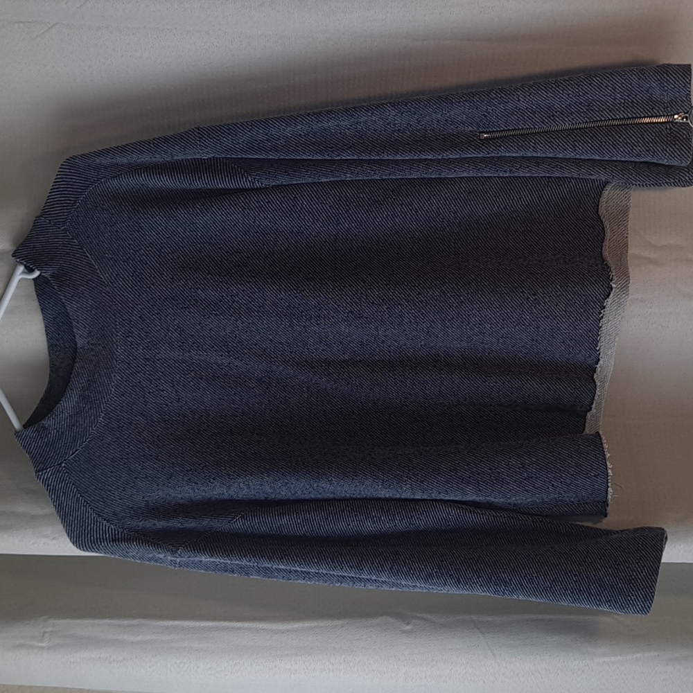 Vince Camuto sweat shirt/ sweater size S